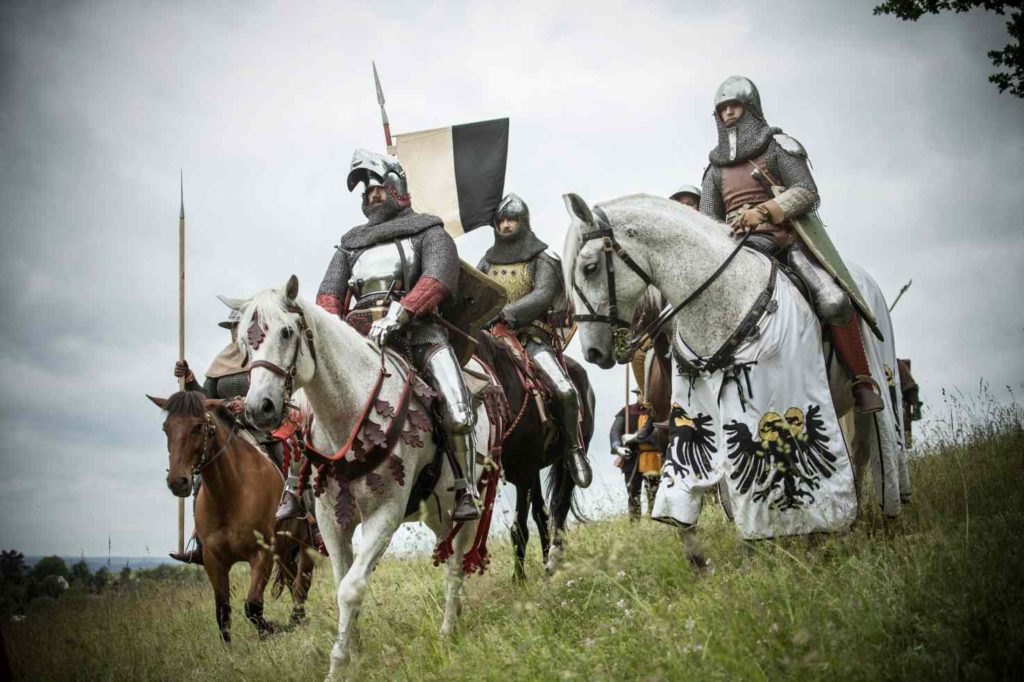 Rytíři v těžké zbroji z druhé poloviny 14. století, tedy z doby Karla IV. Fotografie: Michaela Wecker, Falconia a Doba Karlova