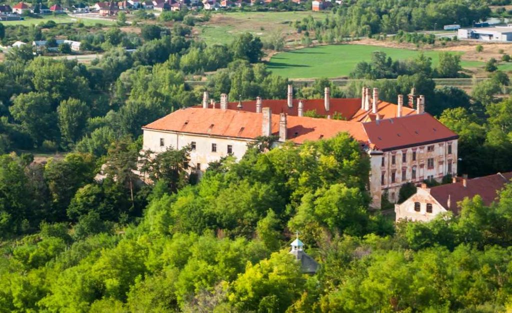 Dnešní podoba původního hradu v Hlohovci přestavěného na zámek